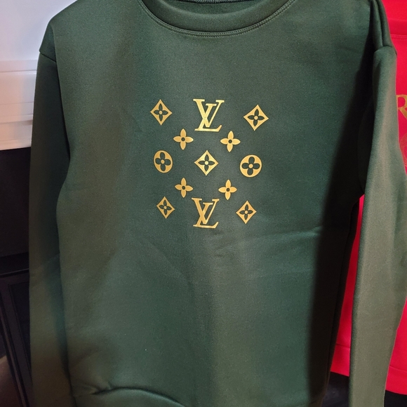 Sweaters - Picture 2 of 5